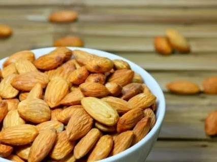 خرید جدید ترین انواع بادام درختی شیرین